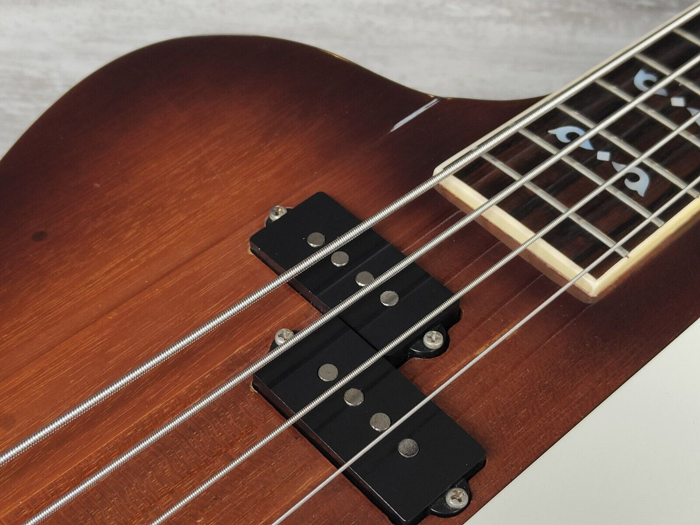 1975 Greco SB-850 Suzi Quatro Thunderbird Bass (Brown Sunburst)