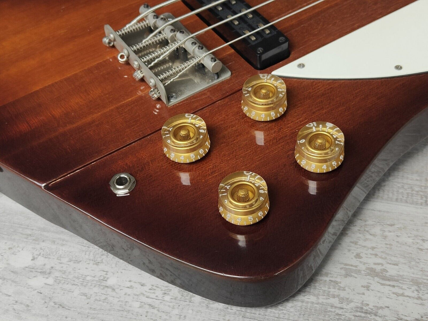 1975 Greco SB-850 Suzi Quatro Thunderbird Bass (Brown Sunburst)