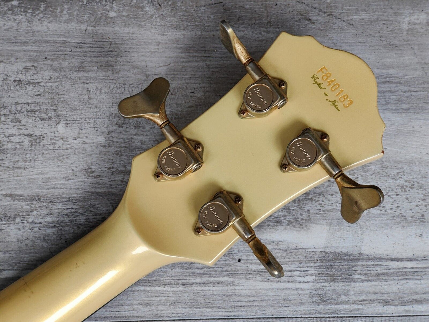 1984 Ibanez Japan MC924 Musician Series Fretless Bass Guitar (Pearl White)