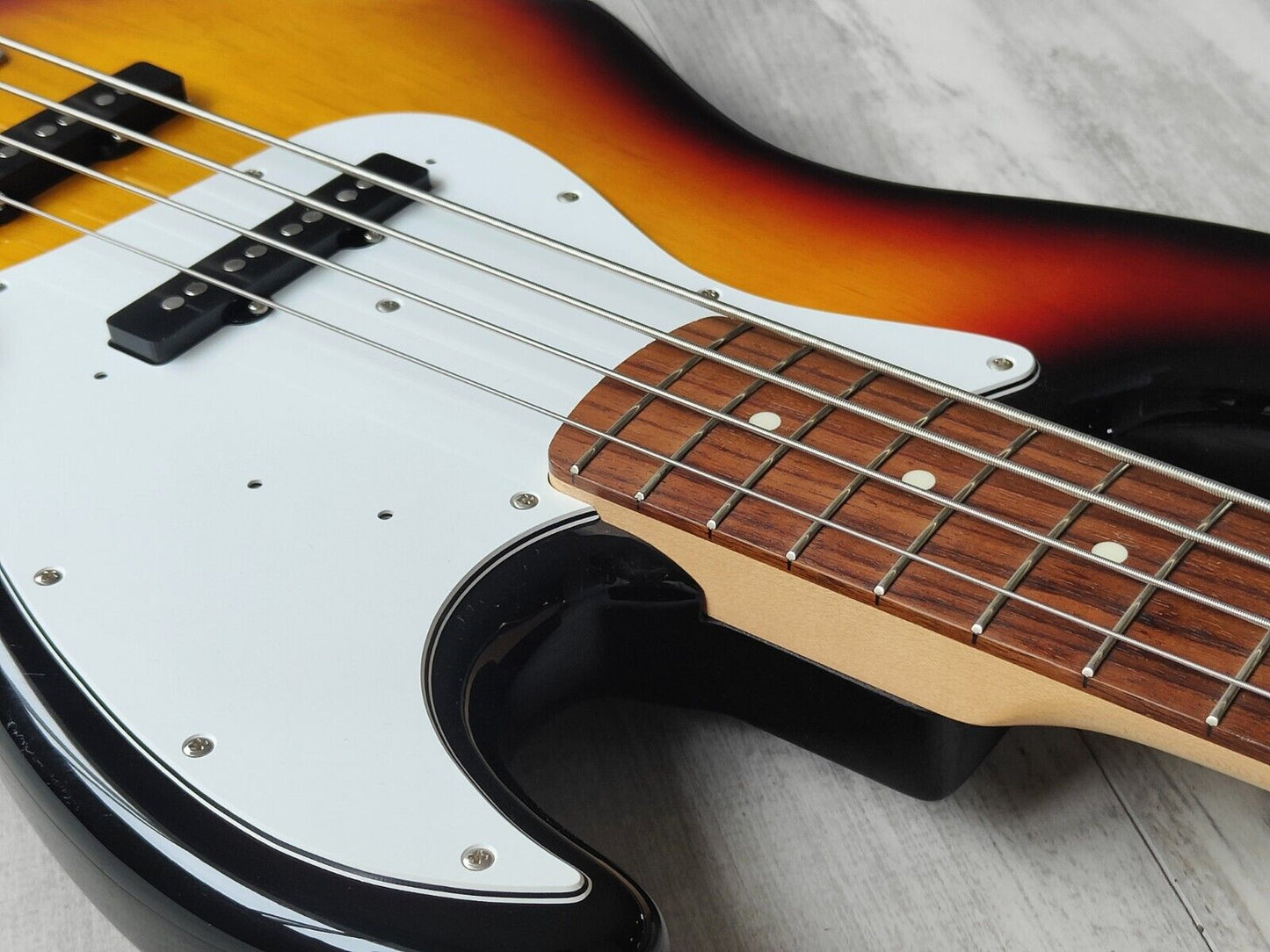 2006 Fender Japan Jazz Bass Standard (Sunburst)