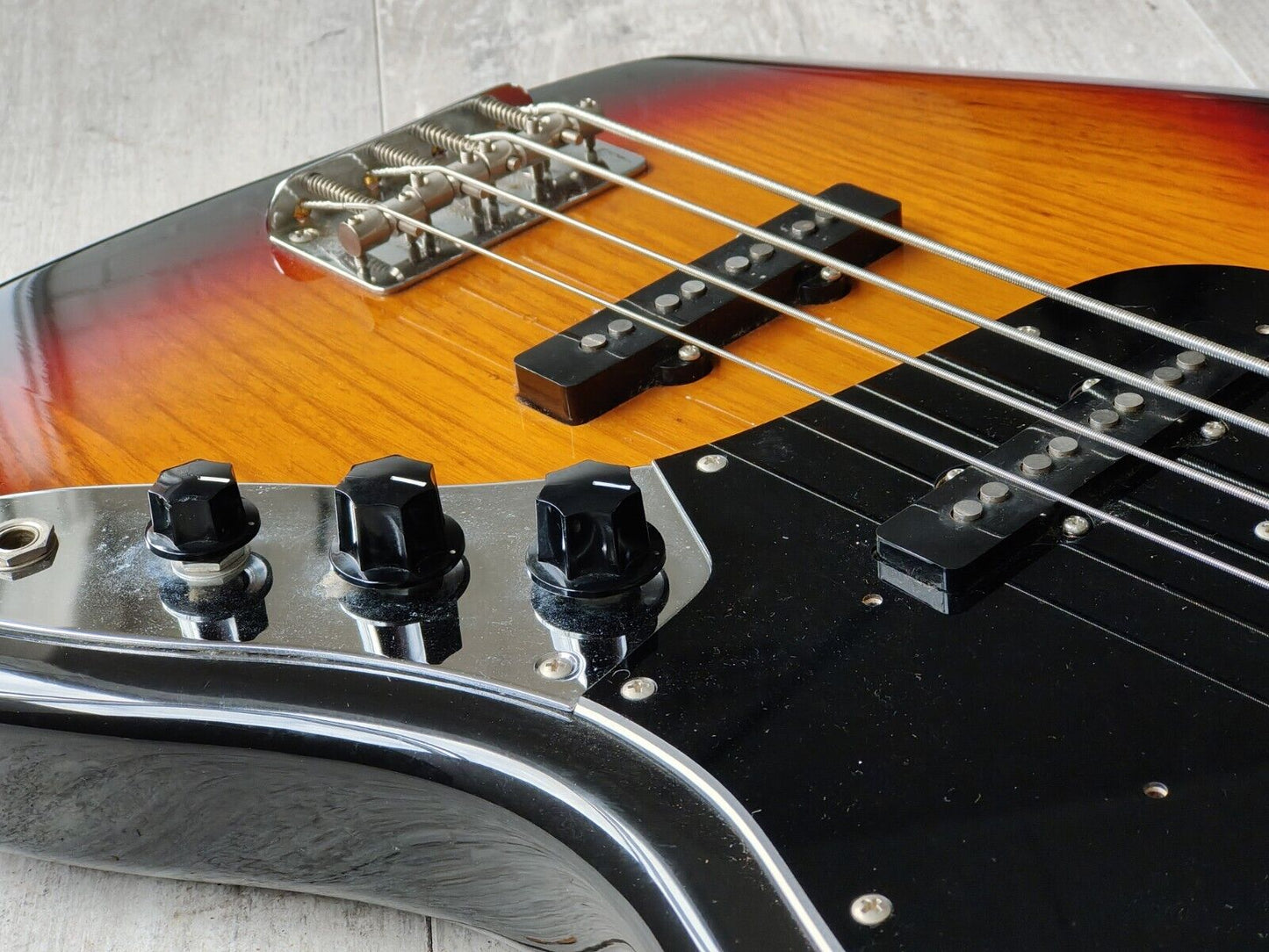 2002 Fender Japan JB75-90US '75 Reissue Jazz Bass w/USA Pickups (Sunburst)