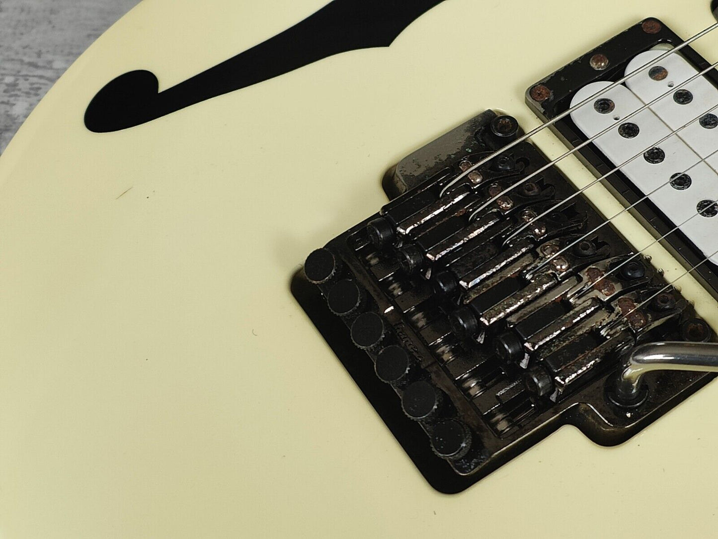 2003 Ibanez Japan PGM30 Paul Gilbert Model HSH Superstrat (White)