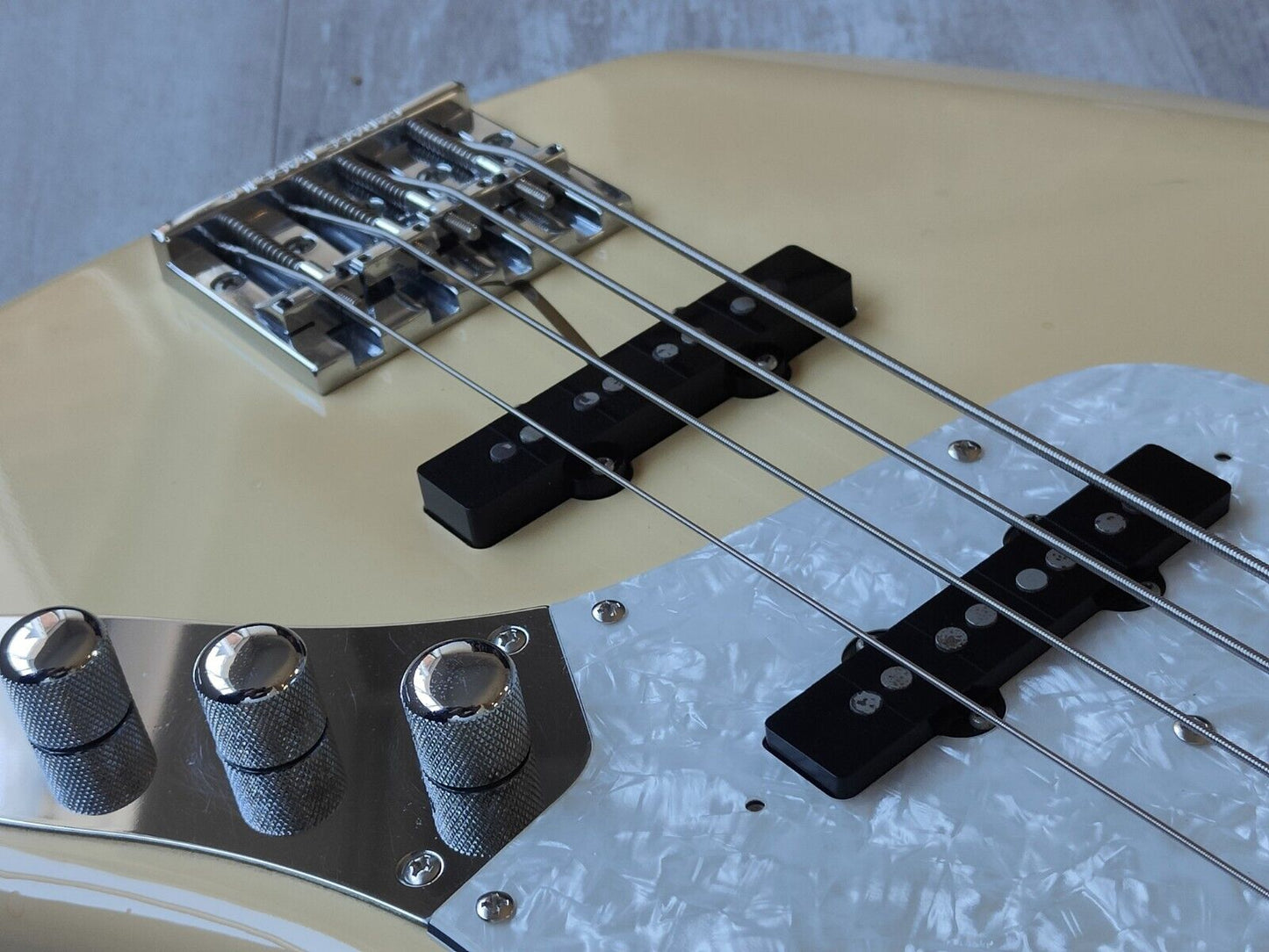 1999 Fender Japan (by Tokai) JB62-58 '62 Reissue Jazz Bass (Vintage White)