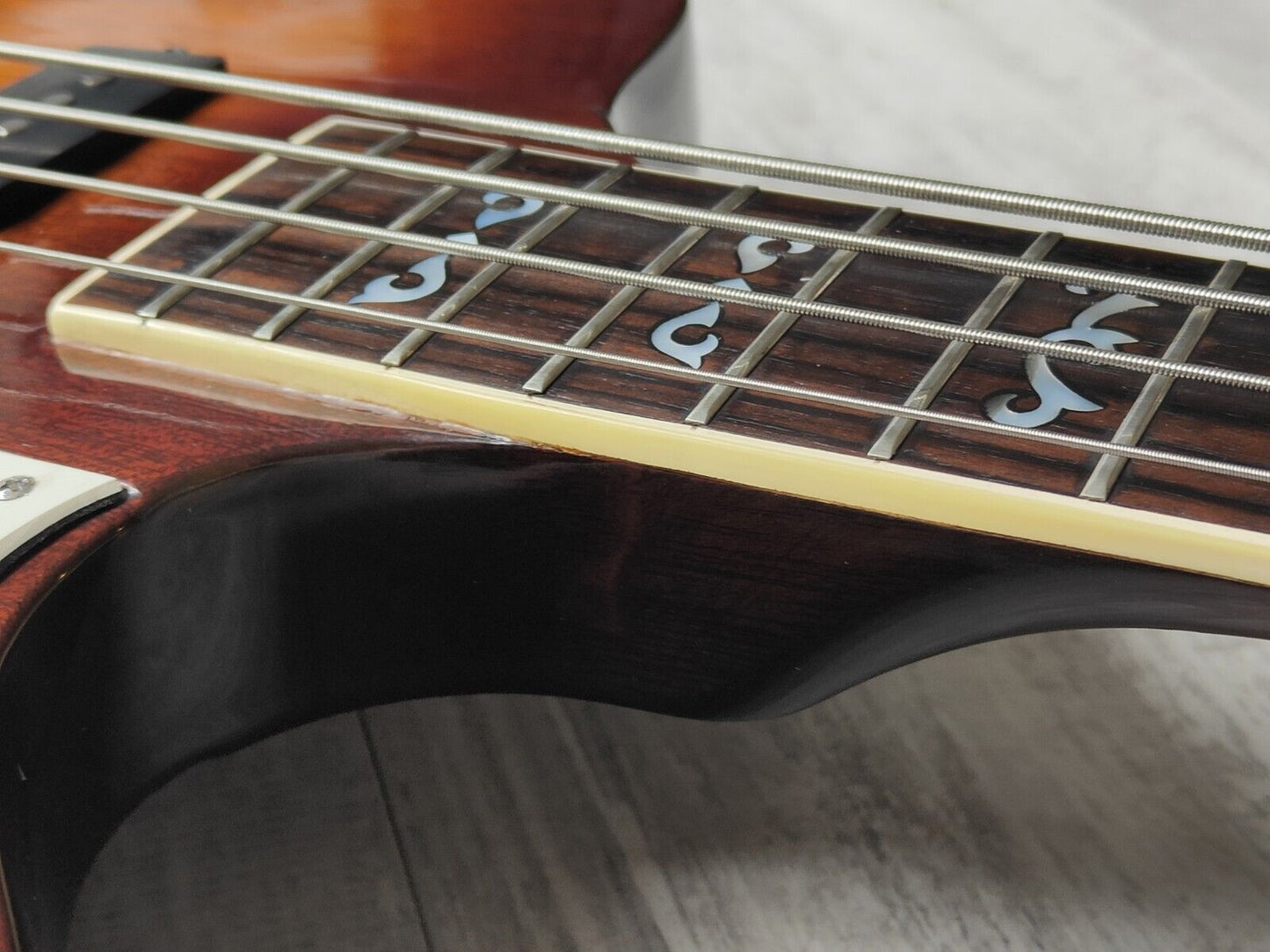 1975 Greco SB-850 Suzi Quatro Thunderbird Bass (Brown Sunburst)