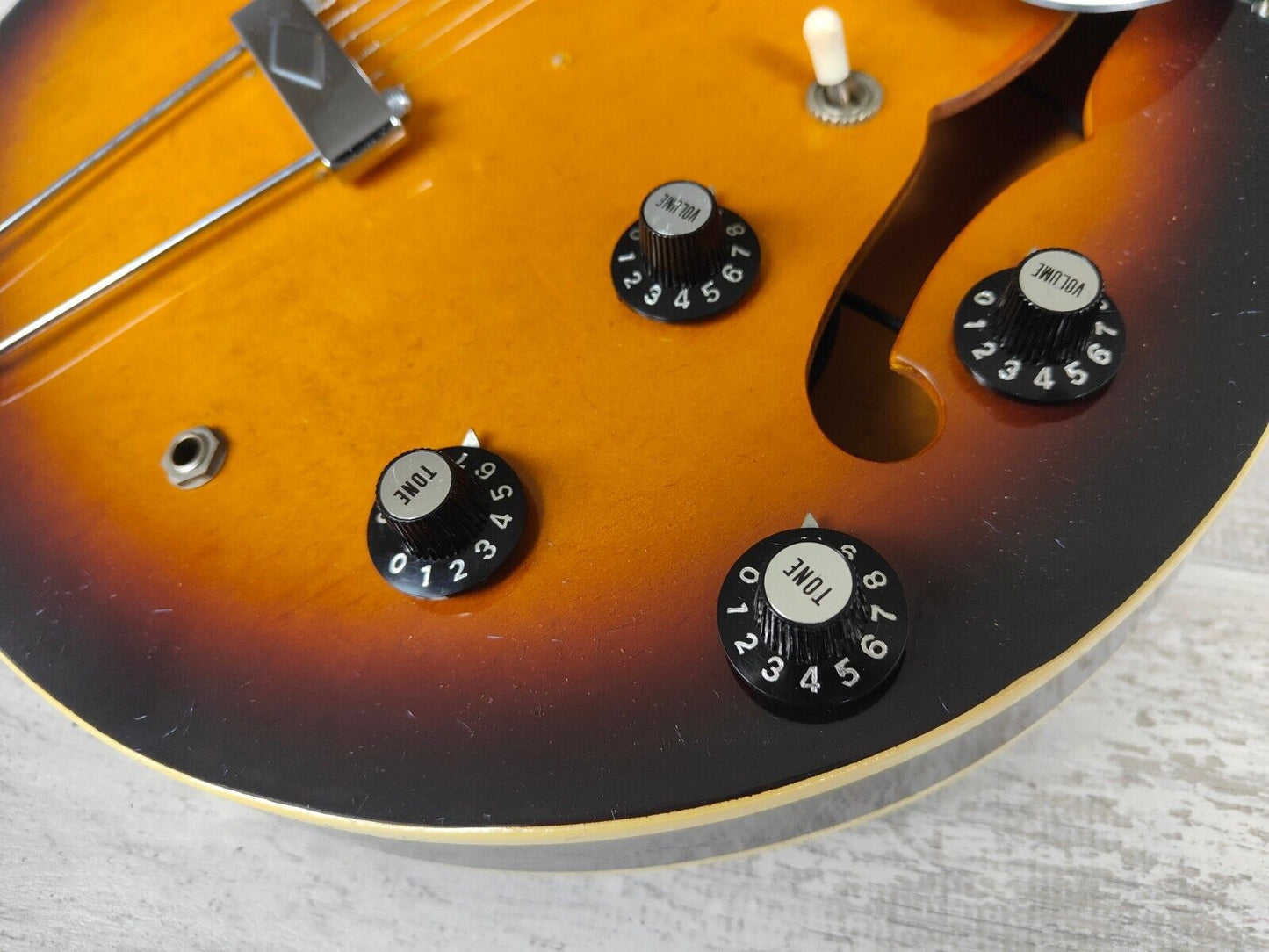 1976 Aria Pro II ES-700SB Semi Hollowbody (Brown Sunburst)