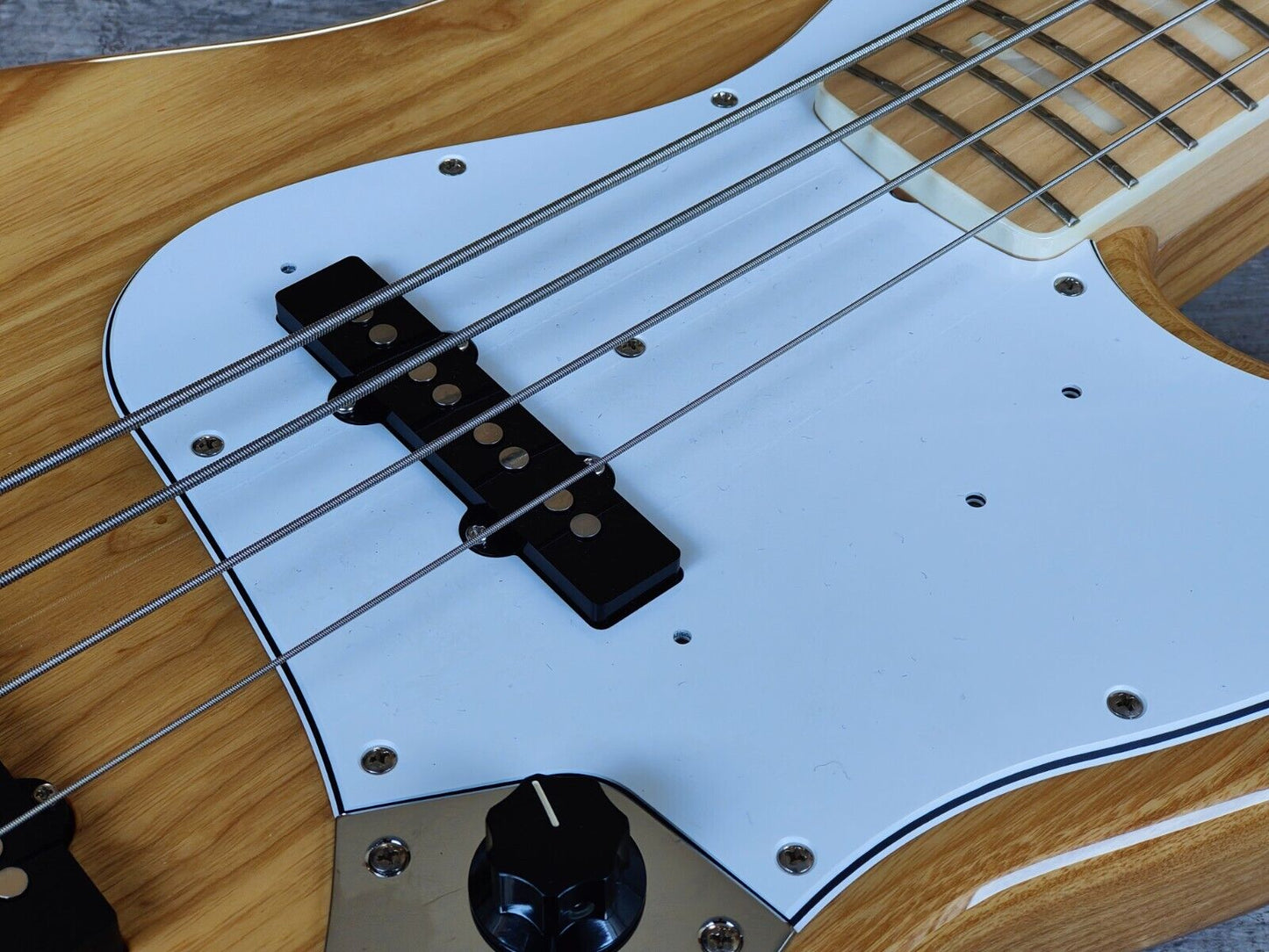 2020 Fender Japan Traditional 70's Jazz Bass (Natural)
