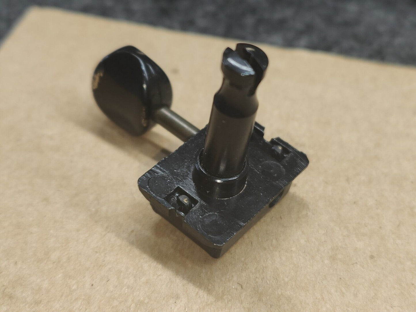 1980-85 Tokai Japan NOS Deluxe Machine Heads/Stratocaster Tuners (Black 6IL)