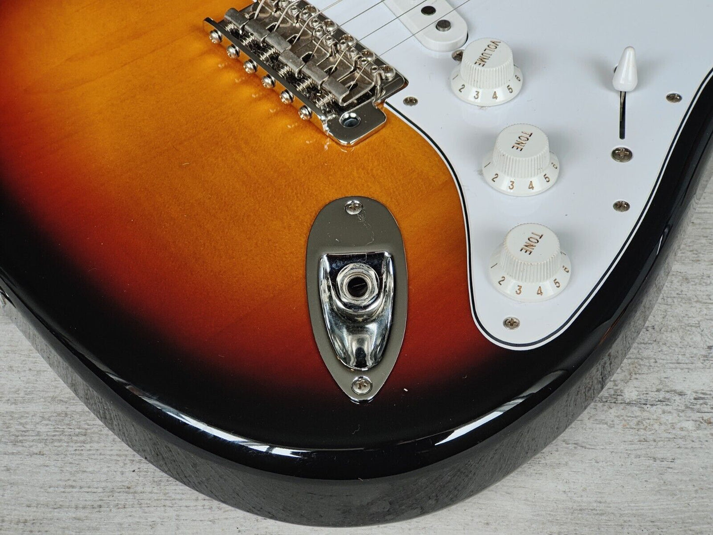 2017 FGN Japan (Fujigen) JST-6R J-Classic Stratocaster (Sunburst)