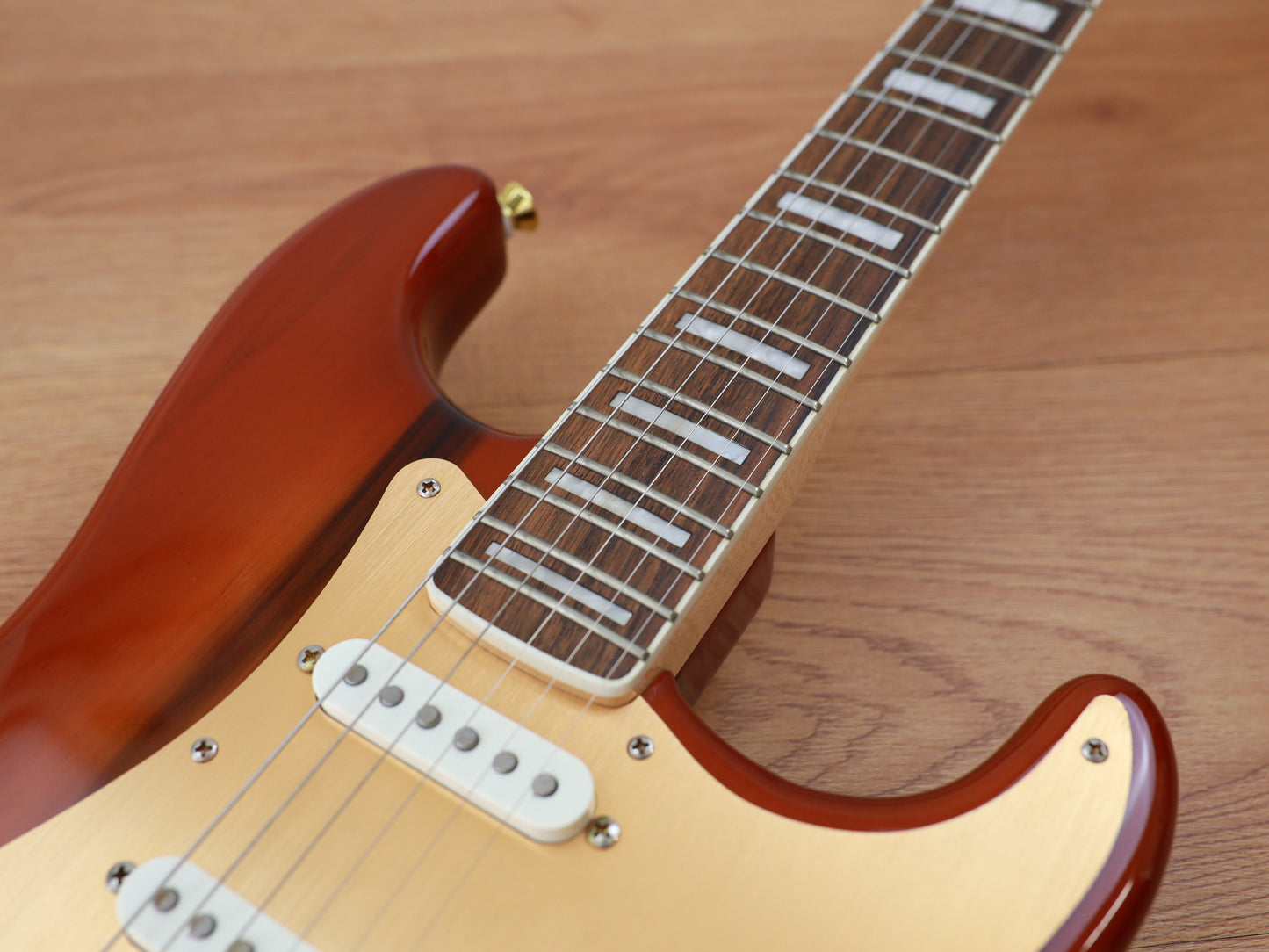 Squier 40th Anniversary Stratocaster (Gold Edition Sienna Sunburst)