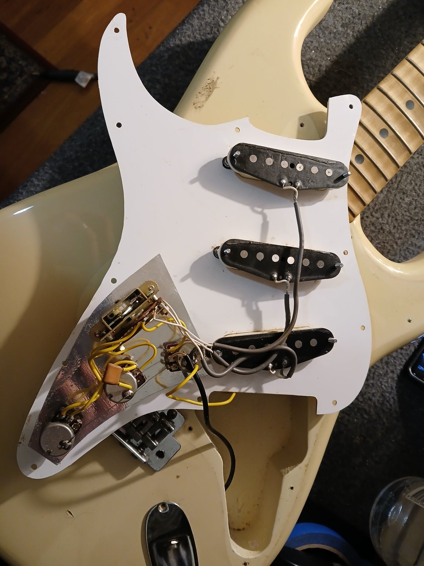 1978 Fernandes Japan FST-70 Scalloped Vintage Stratocaster (Vintage White)