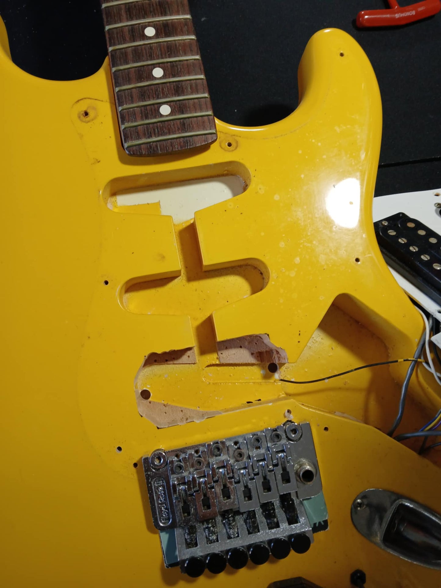 1980's Fender Stratocaster w/Sustainer & Roland GK-2A (Graffiti Yellow)