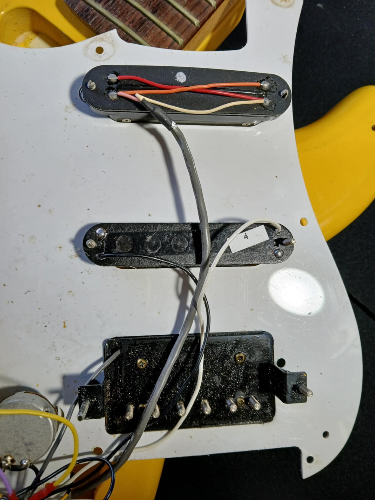 1980's Fender Stratocaster w/Sustainer & Roland GK-2A (Graffiti Yellow)