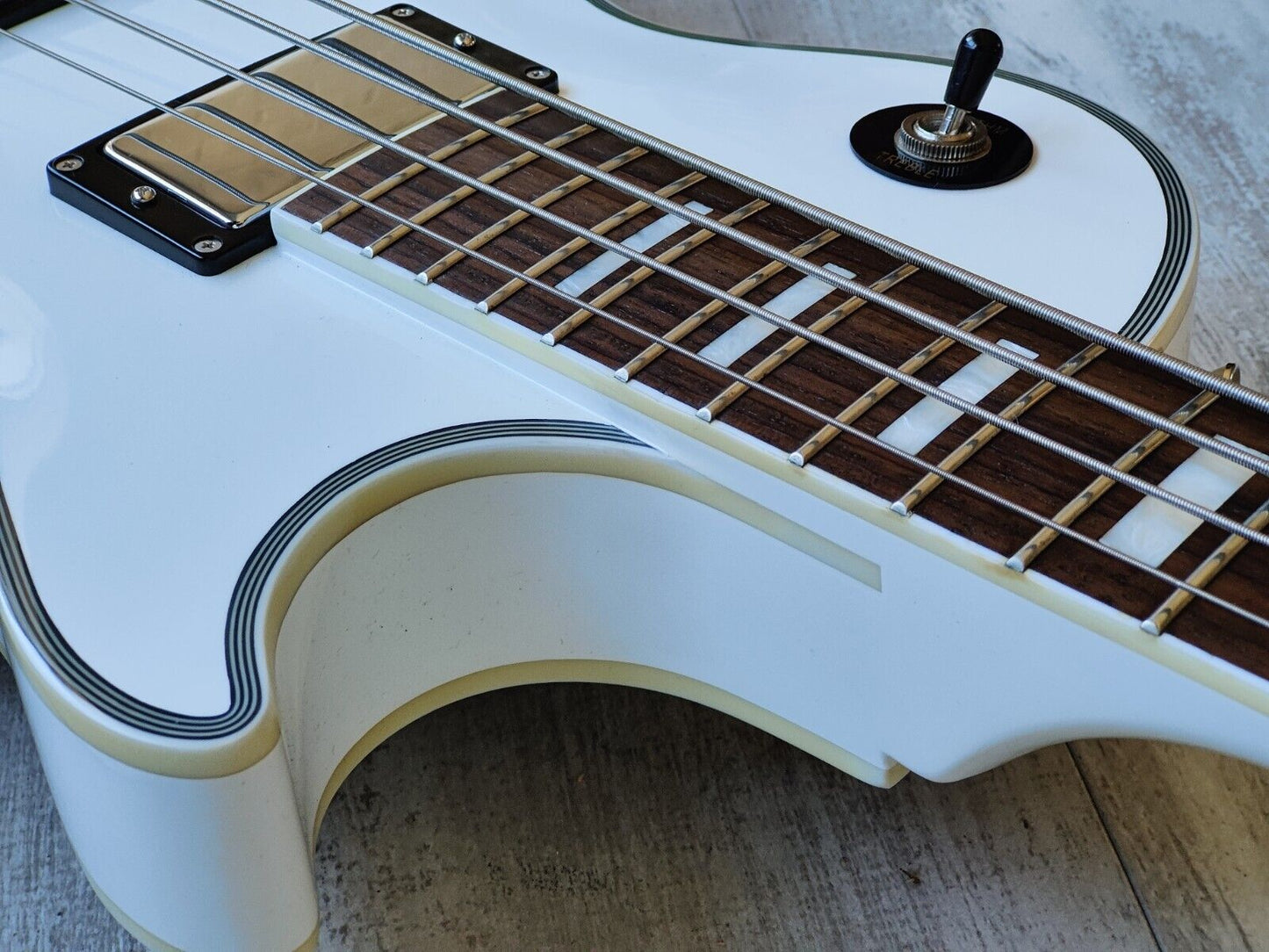 2012 Burny LPB-Custom Les Paul Custom Medium Scale Bass (Snow White)