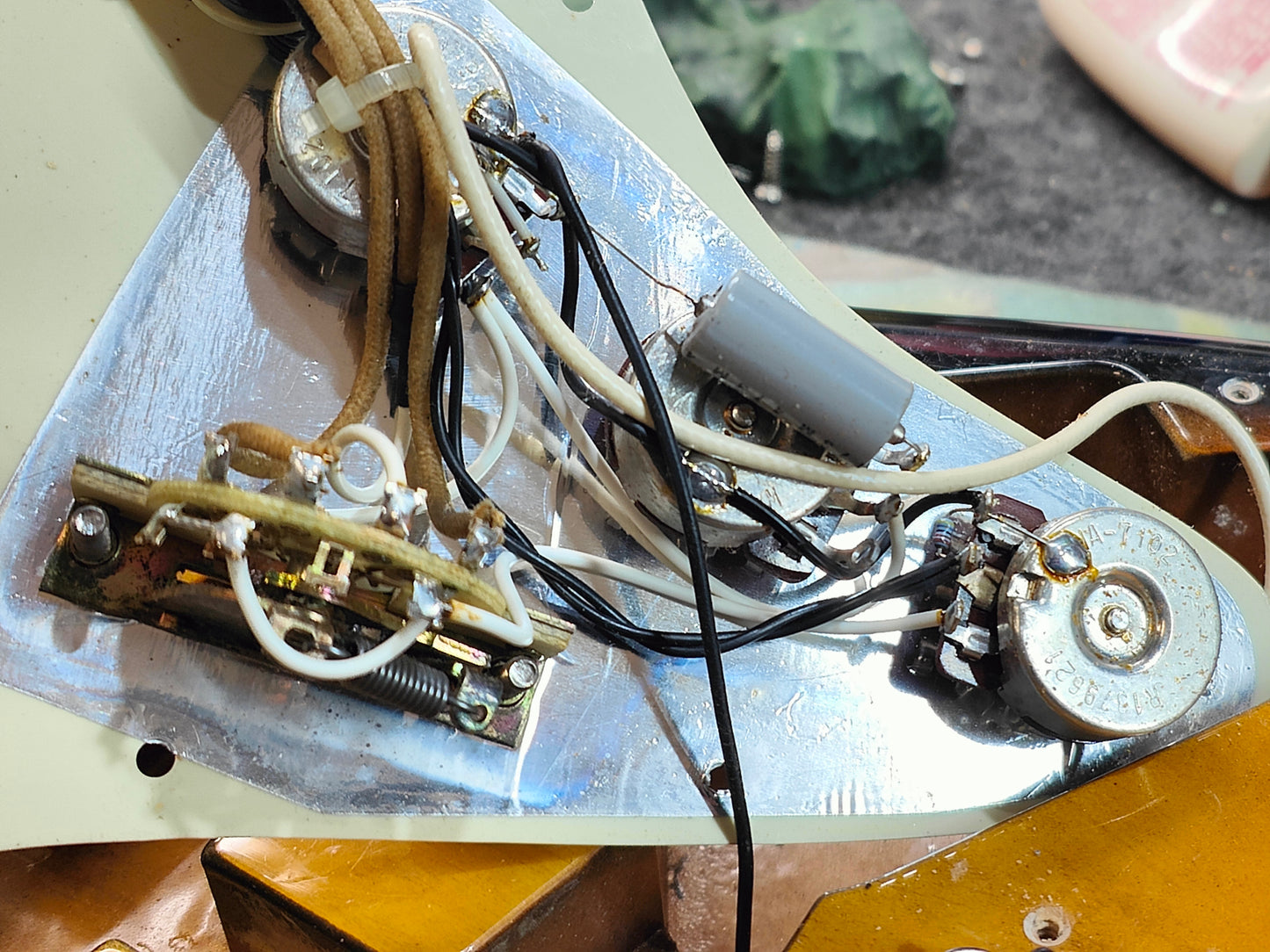 1980's Navigator (by ESP Japan) Custom Order Stratocaster w/Van Zandt Pickups (Three-Tone Sunburst)