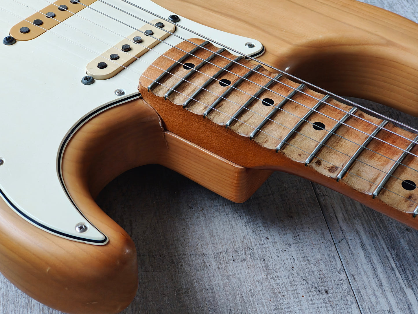 1993 Fender Japan ST72-65 '72 Reissue Scalloped Stratocaster (Natural Ash)