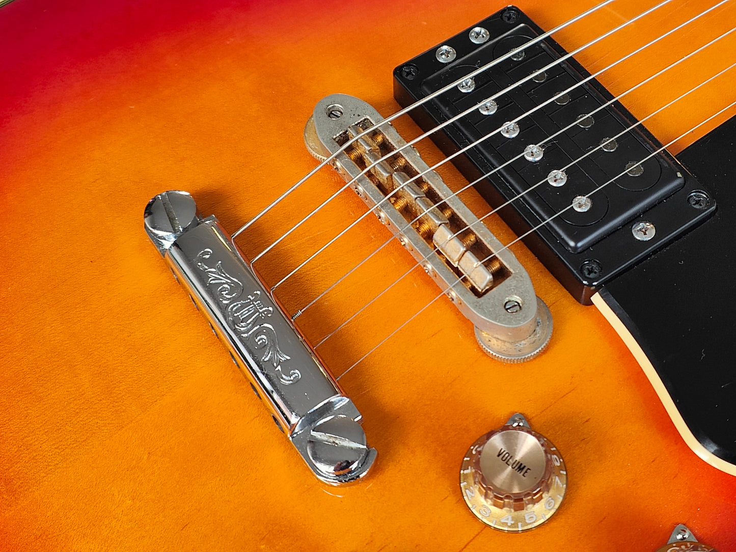 1977 Yamaha Japan SG-700 Double Cutaway (Cherry Sunburst)