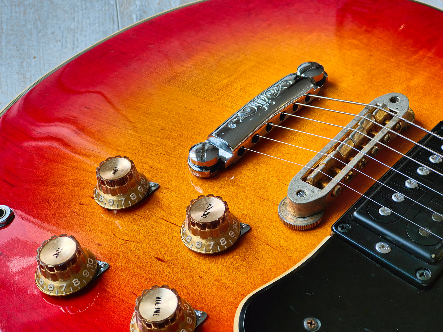 1977 Yamaha Japan SG-700 Double Cutaway (Cherry Sunburst)