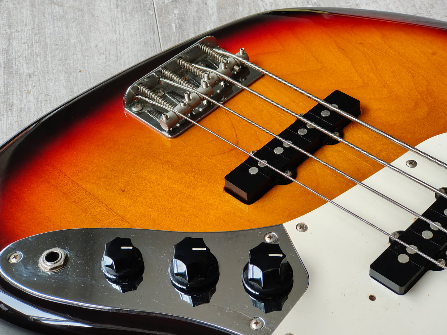 2004 Fender Japan Jazz Bass Standard (Sunburst)