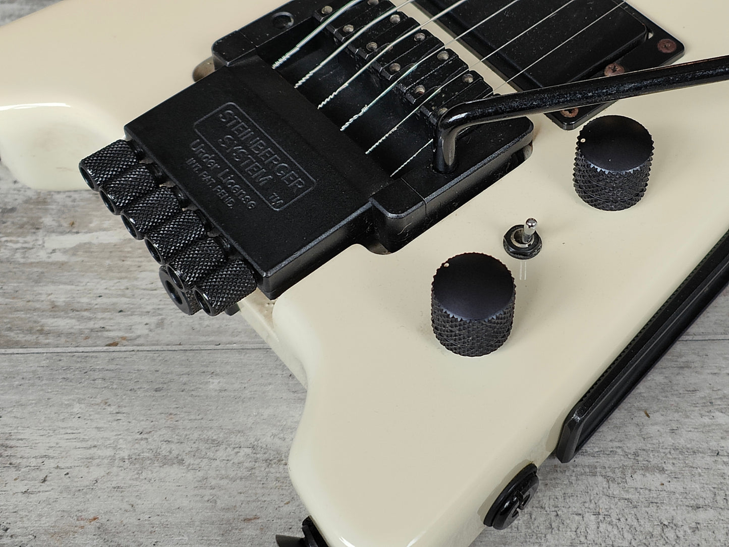 1990 Hohner G2T Headless Guitar w/Steinberger System (White)