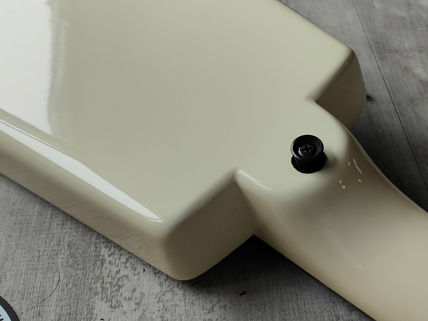 1990 Hohner G2T Headless Guitar w/Steinberger System (White)