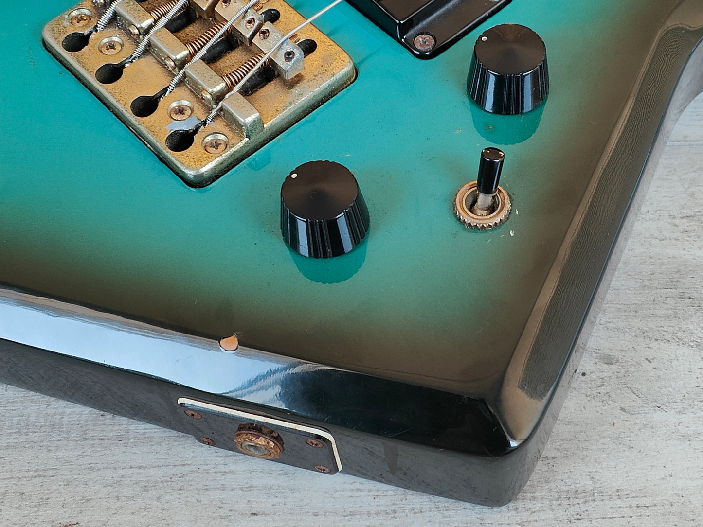 1983 Aria Pro II ZZB-DELUXE Explorer Bass (Blue-Black Burst)