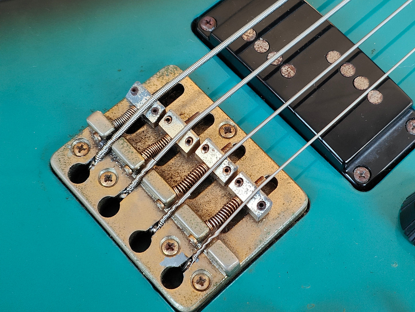 1983 Aria Pro II ZZB-DELUXE Explorer Bass (Blue-Black Burst)