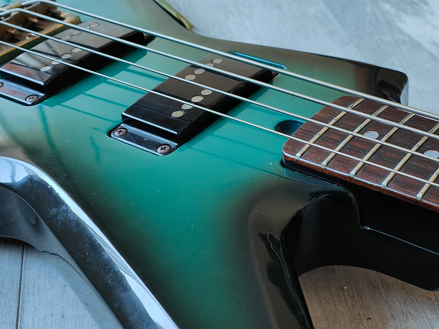 1983 Aria Pro II ZZB-DELUXE Explorer Bass (Blue-Black Burst)