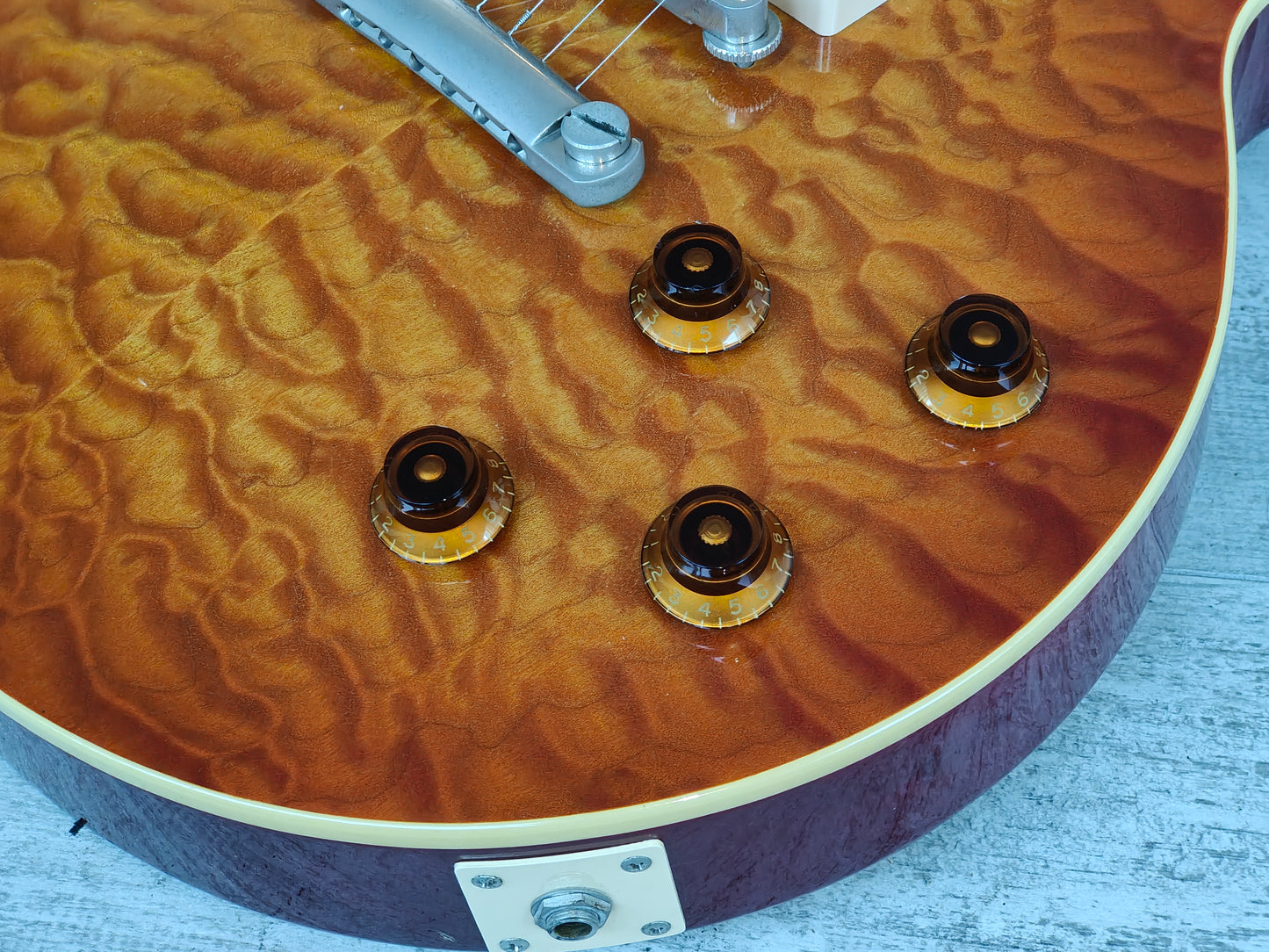 2004 History (by Fujigen Japan) ZLS100-CFS Les Paul Standard (Quilt Maple Sunburst)