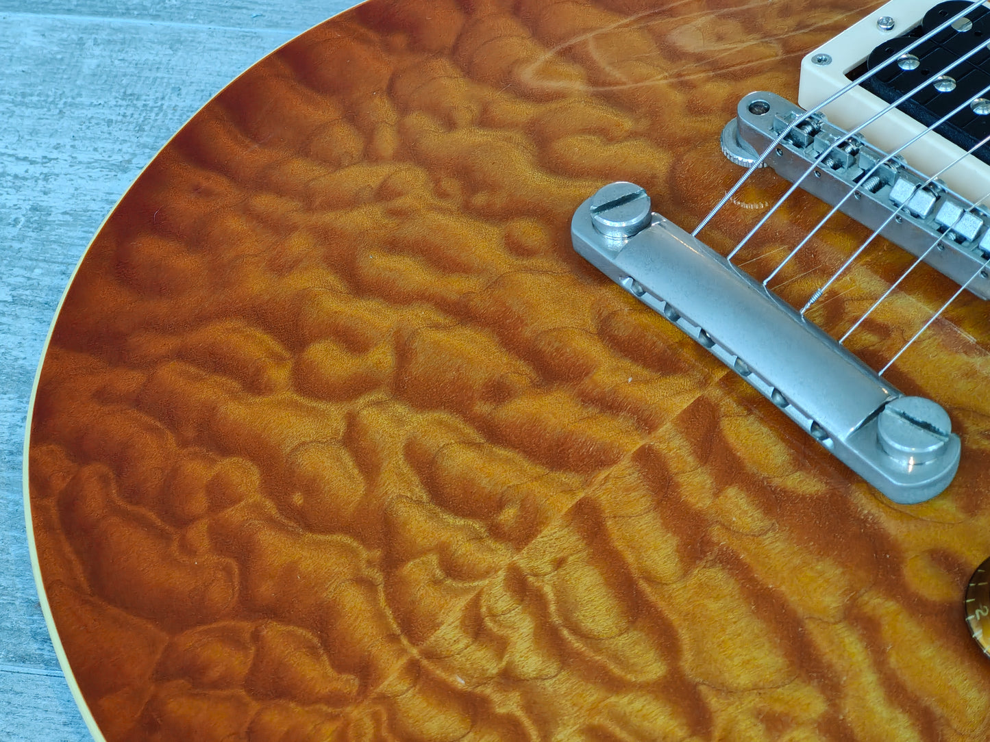 2004 History (by Fujigen Japan) ZLS100-CFS Les Paul Standard (Quilt Maple Sunburst)