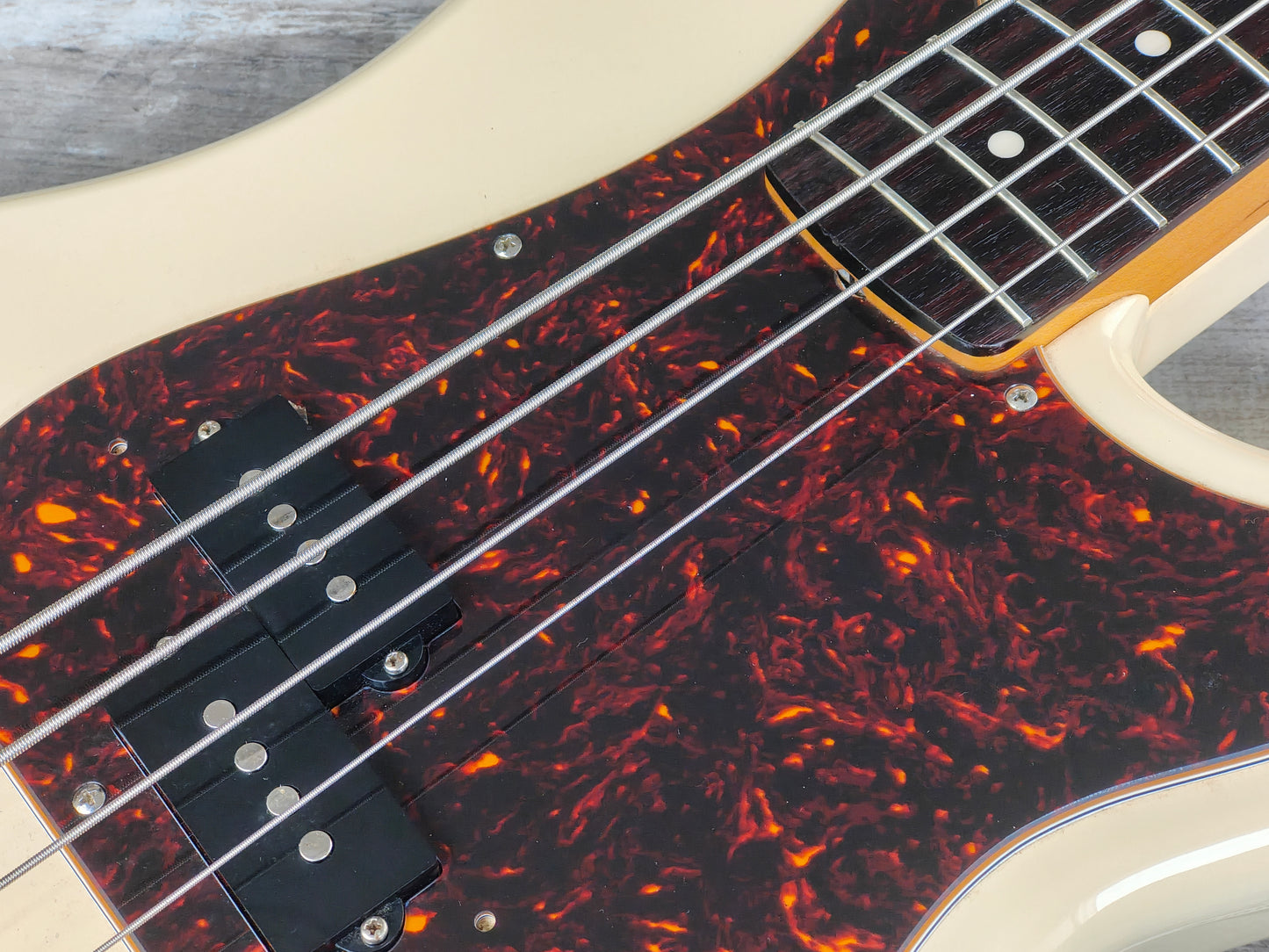 2004 Fender Japan PB62-53 '62 Reissue Precision Bass (Vintage White)