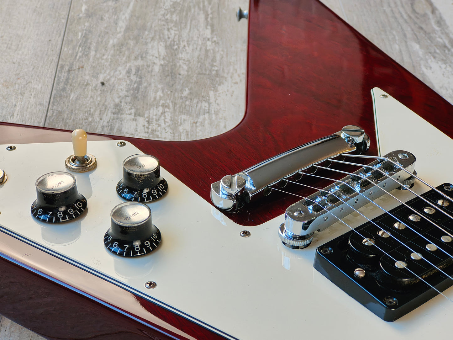 2004 Gibson USA '67 Flying V (Cherry Red)