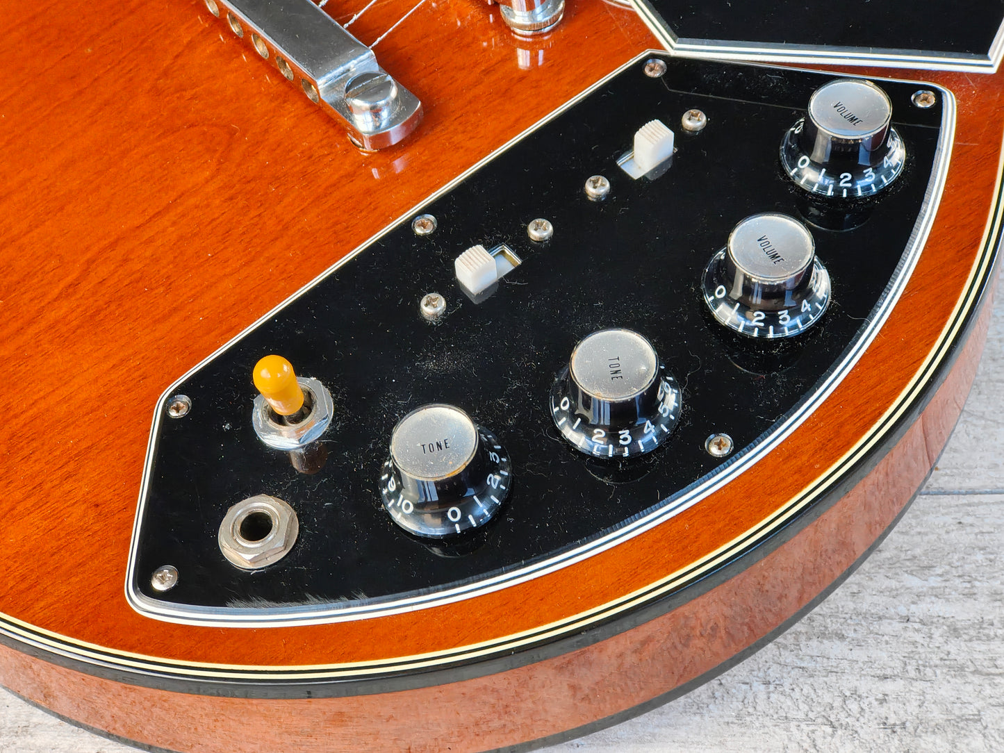 1972 Matsumoto Japan LE-200 Les Paul Professional (Walnut)