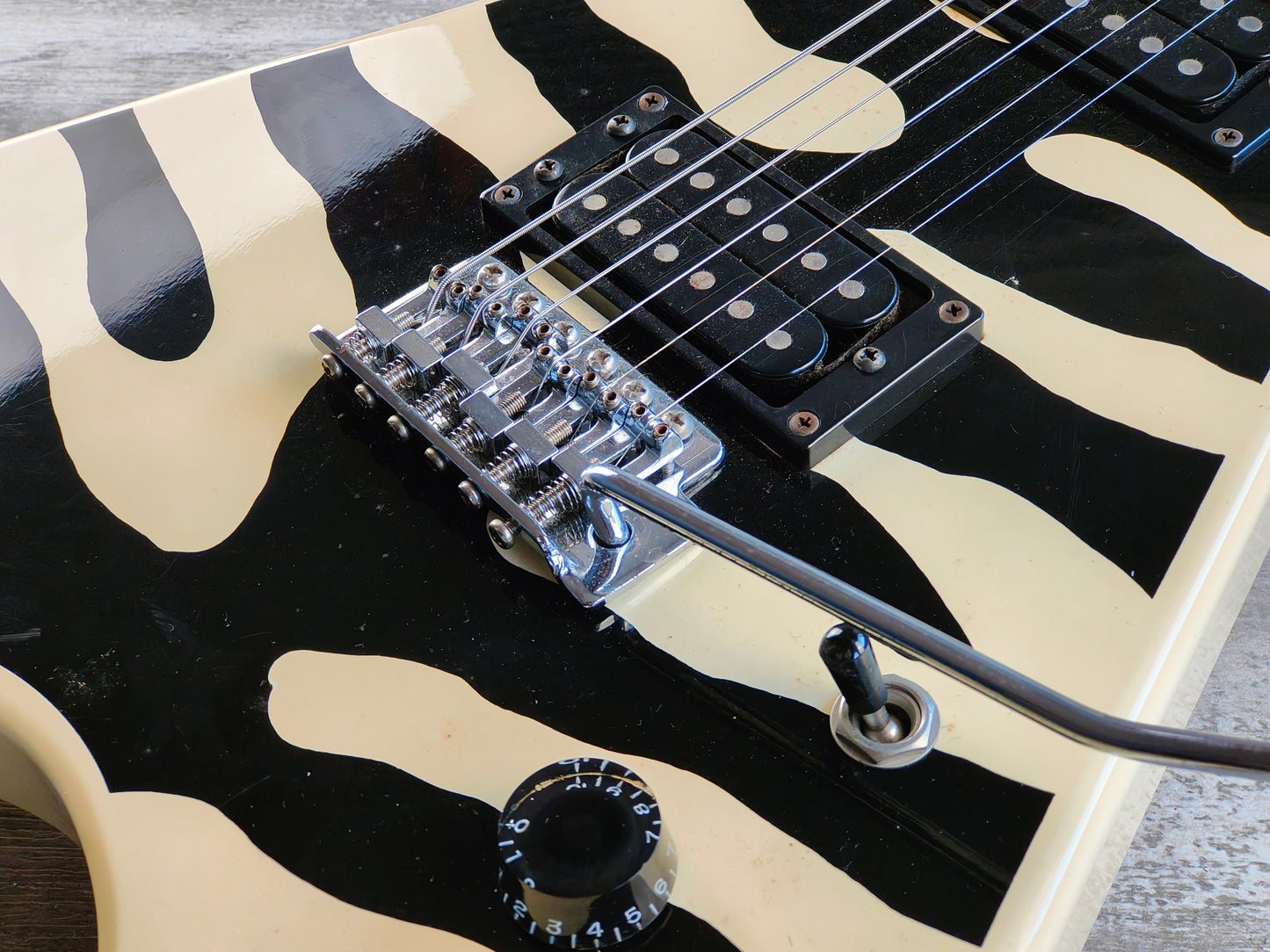 Rocky (by Cort) Flying V (Black & White Tiger Stripe)