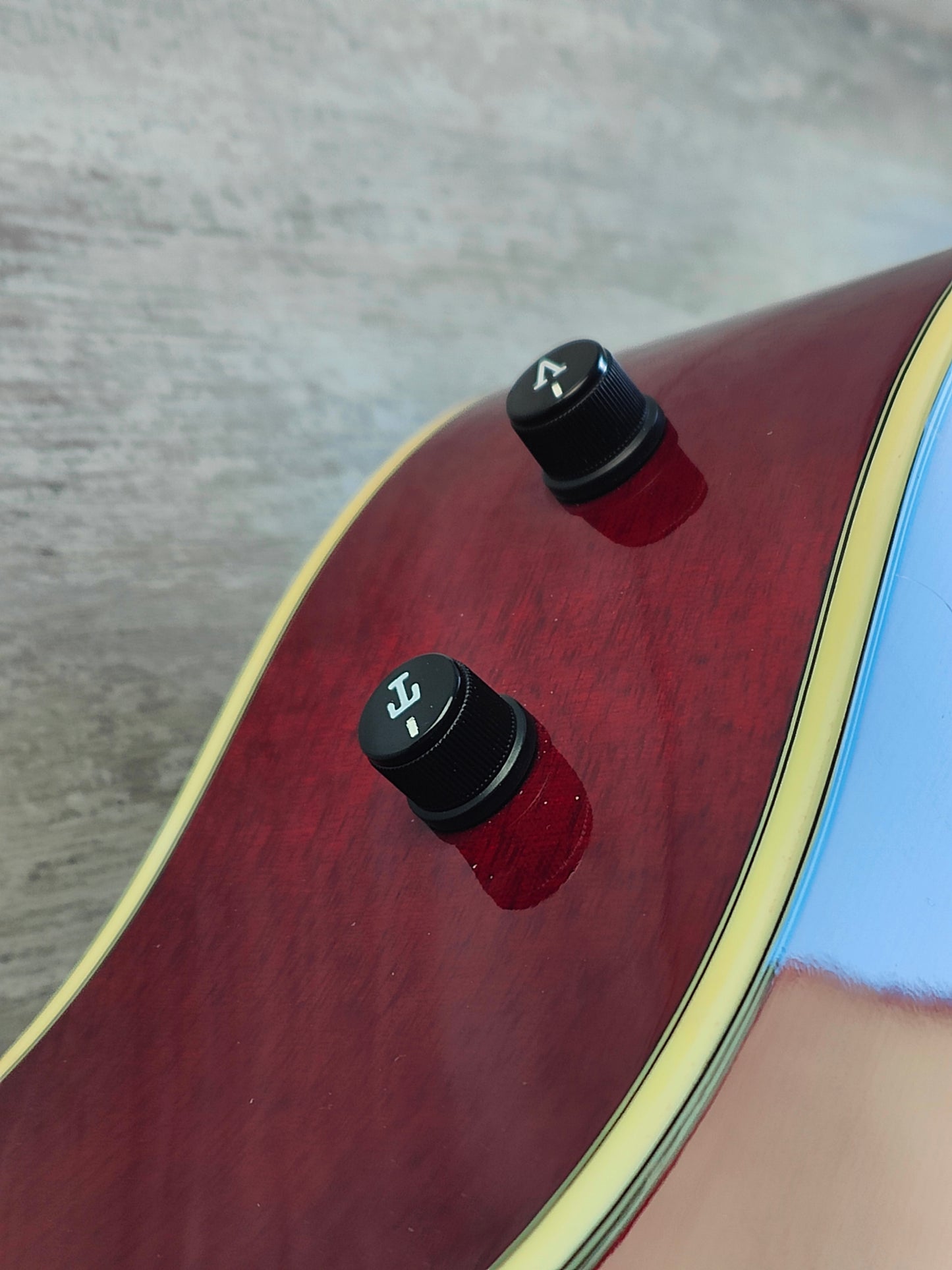 Morris G-35WR Electric Acoustic Guitar w/Pickup (Wine Red)