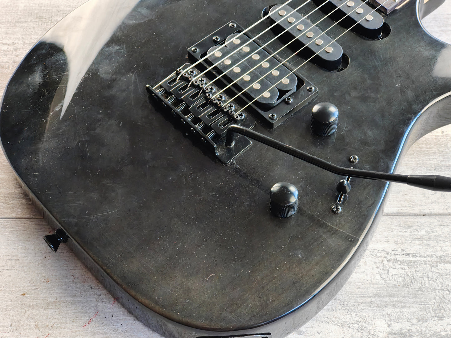 Haze LG4DBK HSS Superstrat (Black)