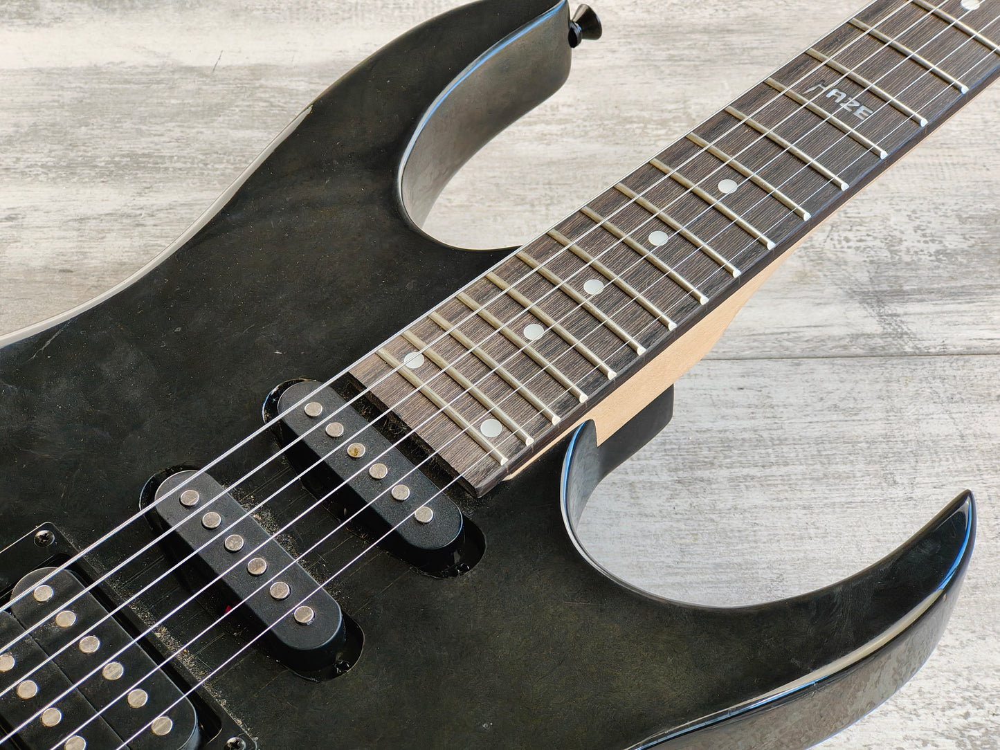 Haze LG4DBK HSS Superstrat (Black)