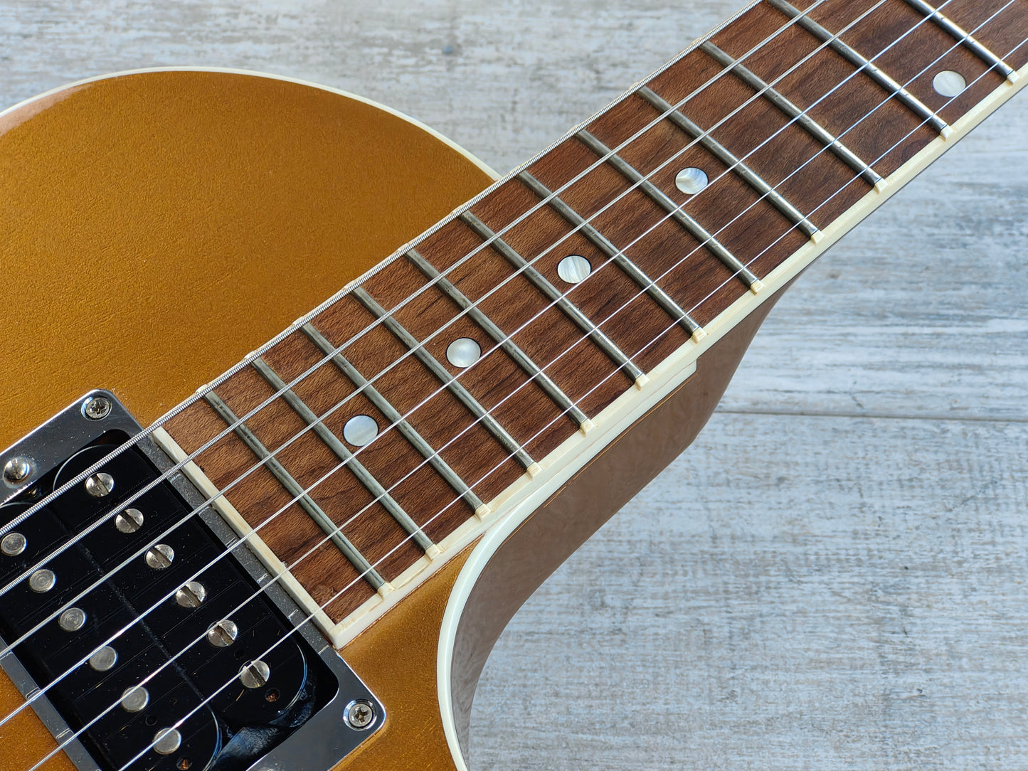 2011 Gibson USA Nighthawk Studio Single Cutaway (Goldtop)