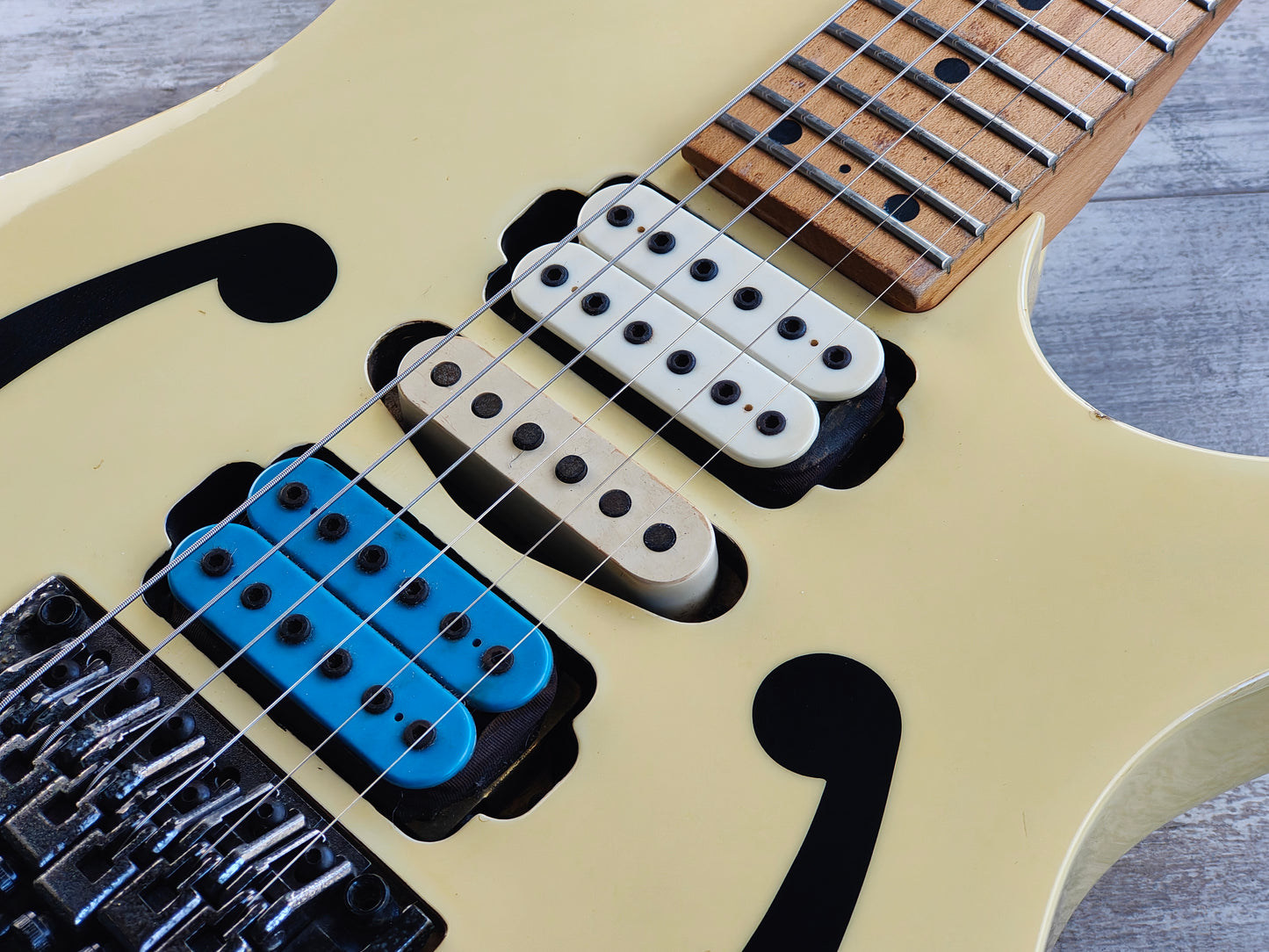 1992 Ibanez Japan PGM300 Paul Gilbert Signature Model Superstrat (White)