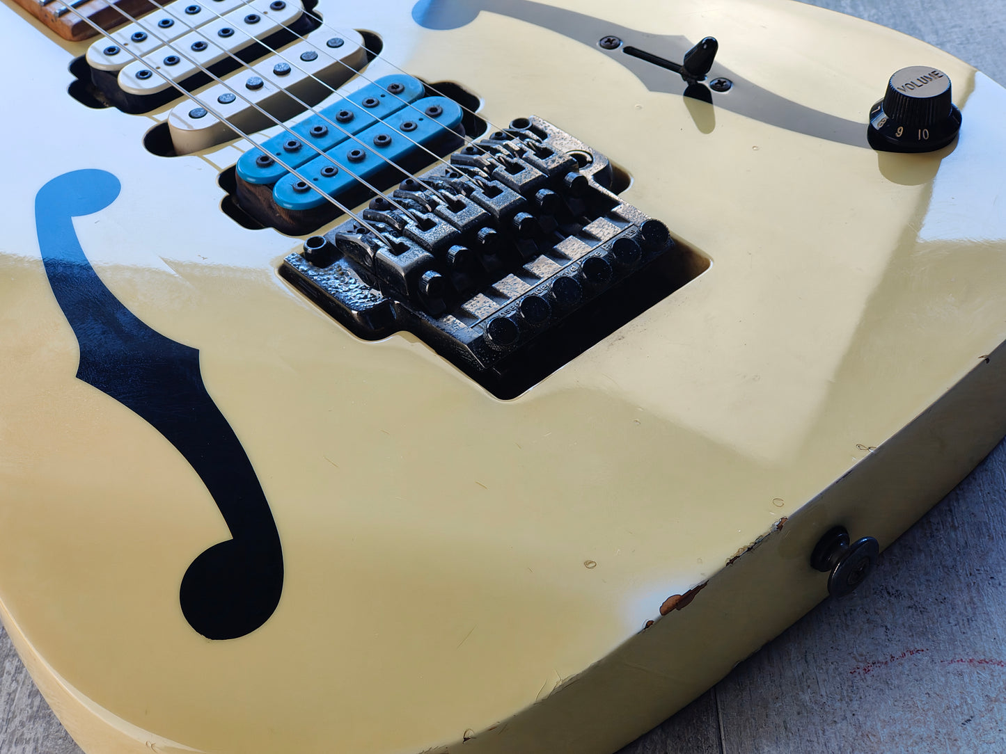 1992 Ibanez Japan PGM300 Paul Gilbert Signature Model Superstrat (White)