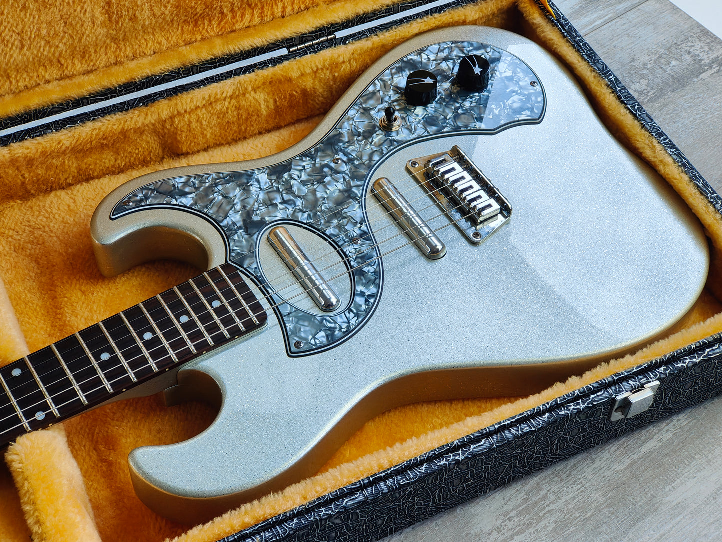 1999 Telestar Mona (Danelectro 1457) Electric Guitar w/Amplifier Case (Silver Sparkle)