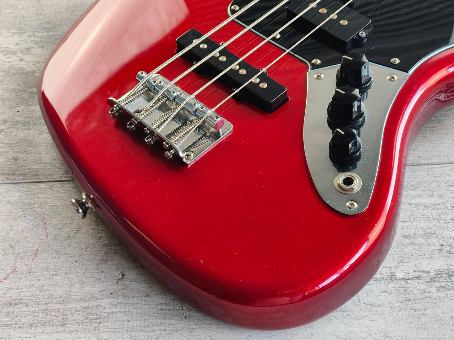 2018 Squier Vintage Modified Short Scale Jaguar Bass Special (Candy Apple Red)