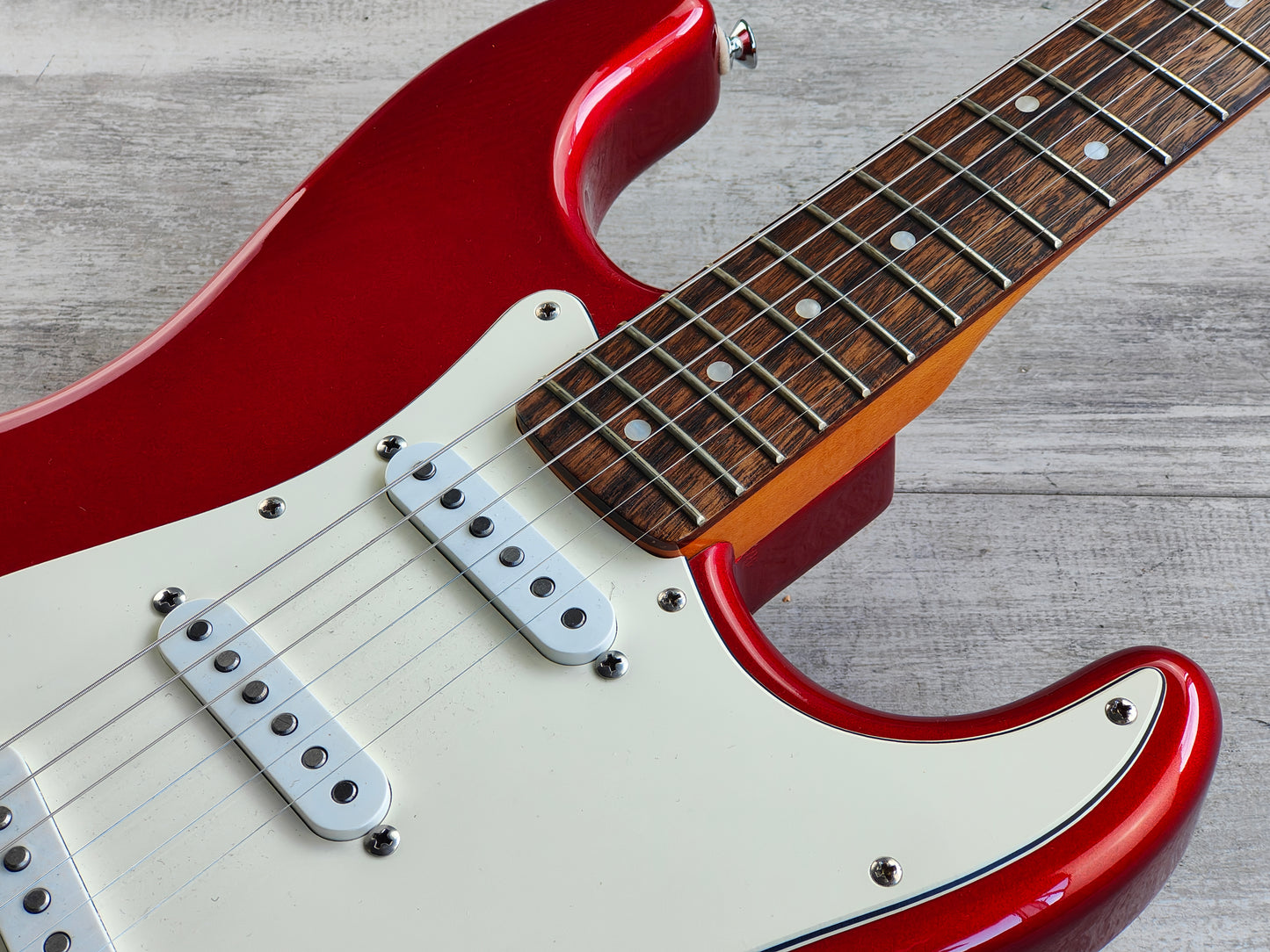 2020 Squier Classic Vibe 60's Stratocaster (Candy Apple Red)