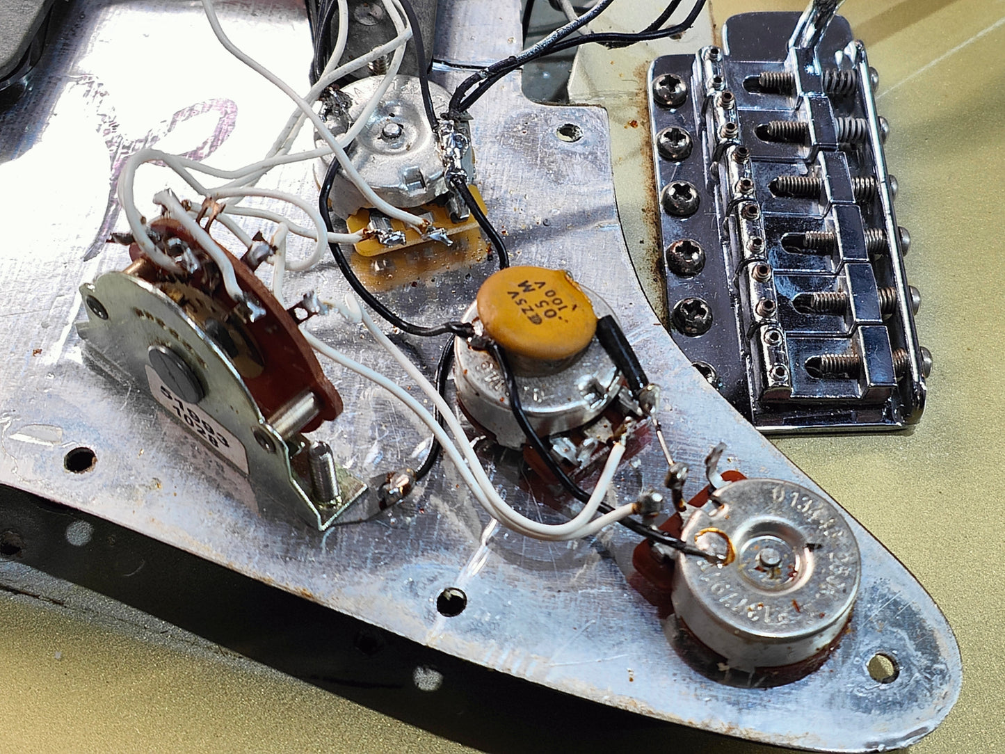 1979 Fender USA 25th Anniversary Model Stratocaster (Anniversary Silver)