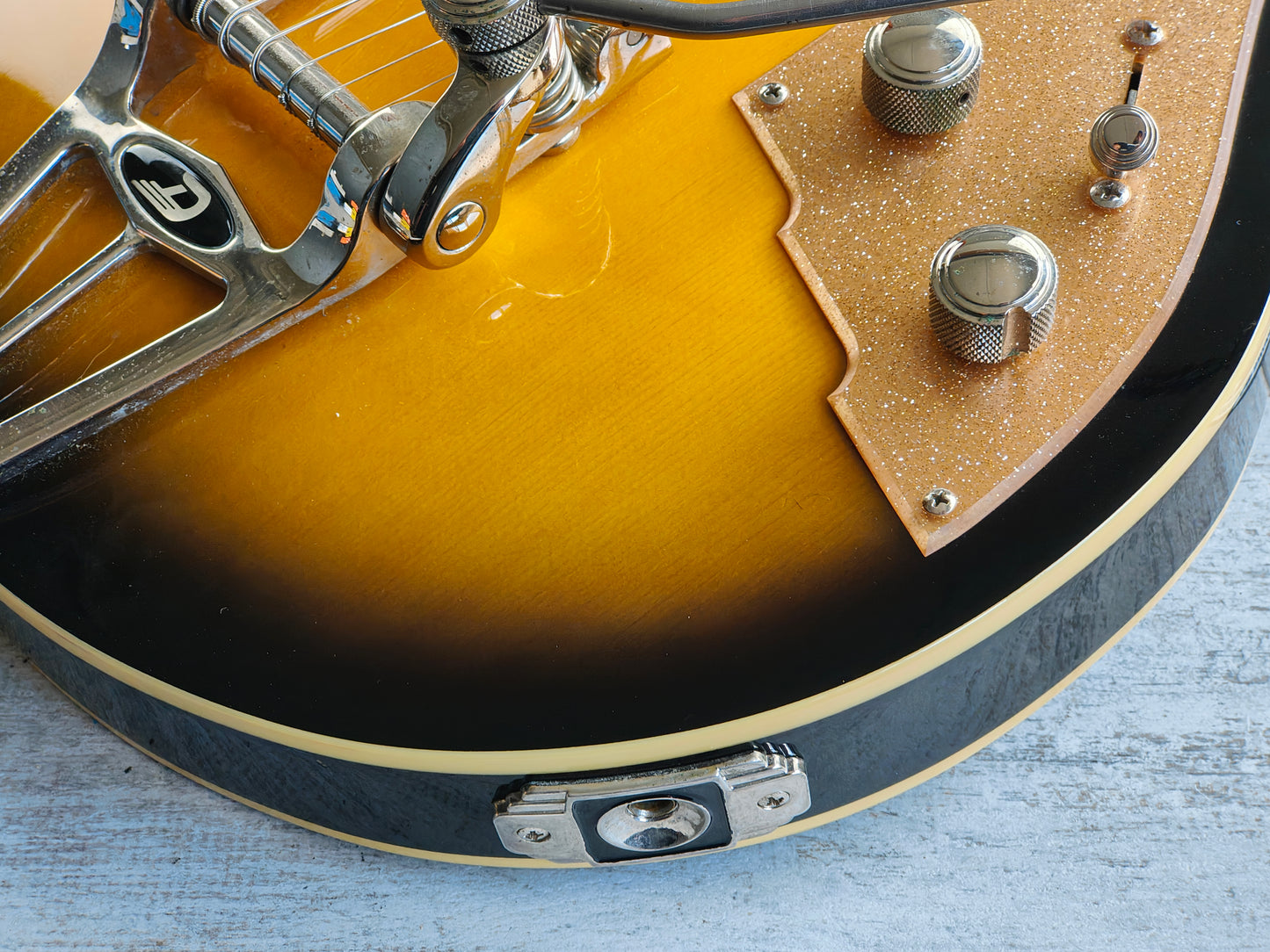 2015 Duesenberg Starplayer TV Semi Hollowbody (2-Tone Sunburst)