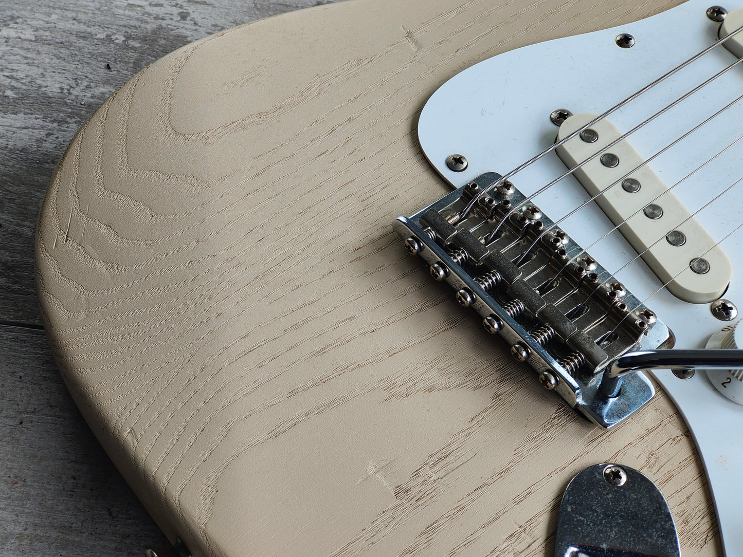 1992 Fender Japan MST-32 Mini Stratocaster (White Ash)