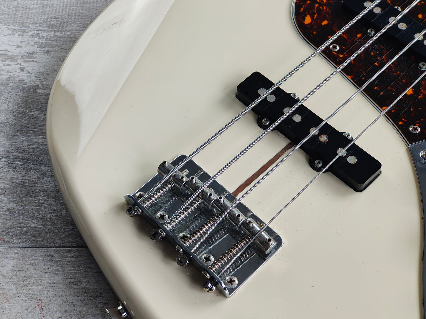 2010 Fender Japan JB62 '62 Reissue Jazz Bass (Vintage White)