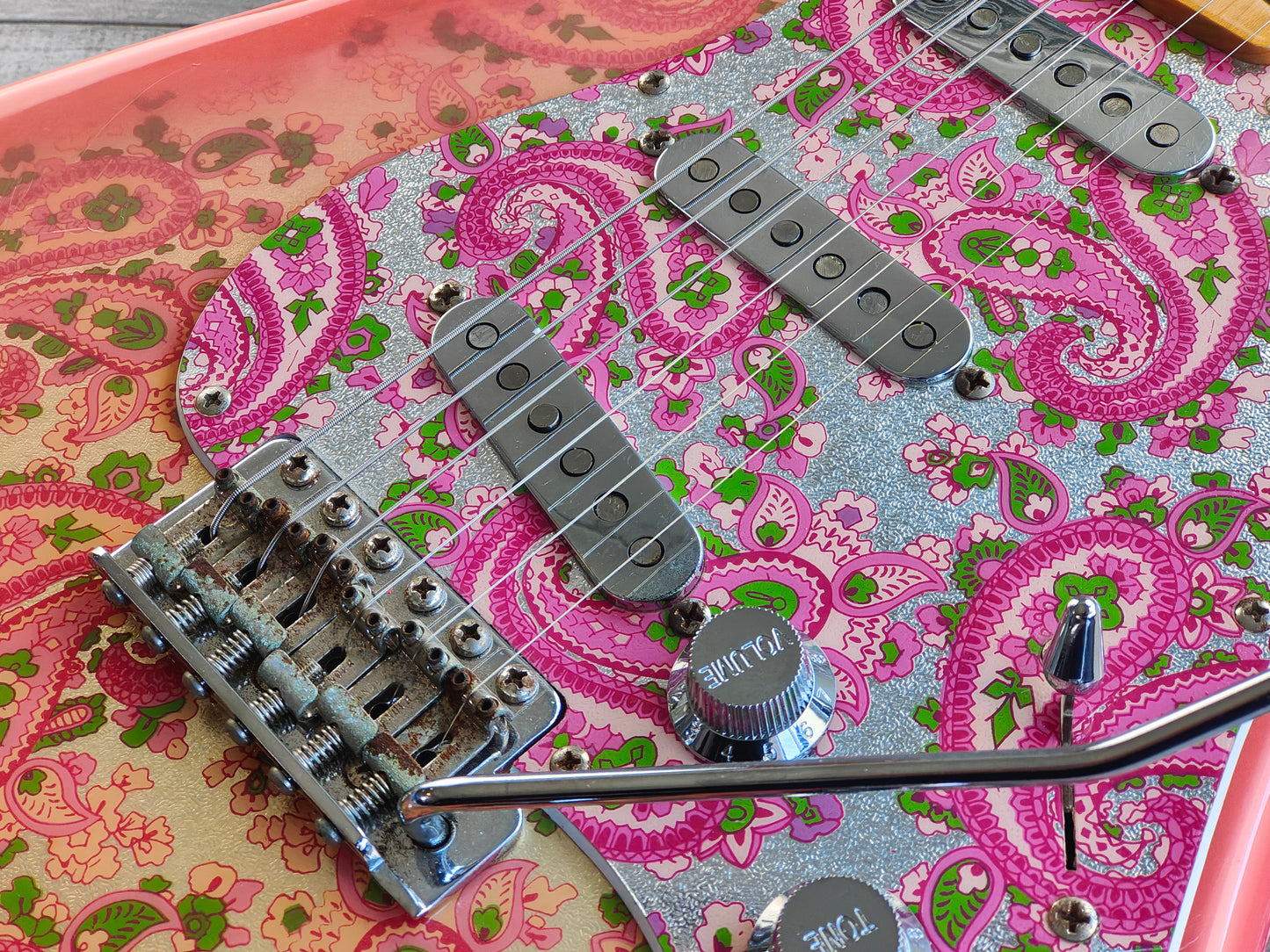 1999 Fender Japan '57 Reissue Stratocaster w/Texas Specials (Pink Paisley)