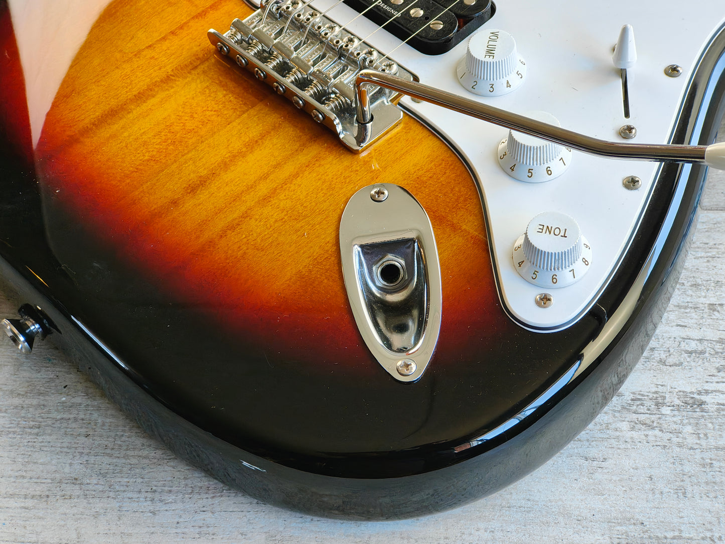 2018 Squier Vintage Modified HSS Stratocaster w/Duncan Designed Pickups (Sunburst)