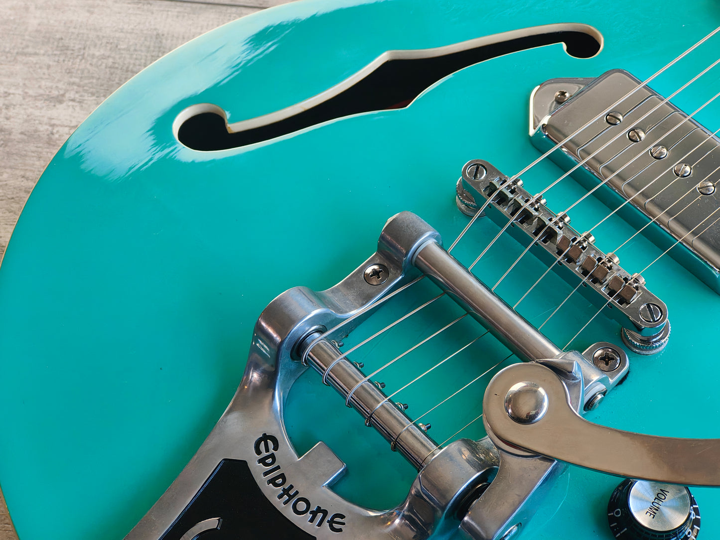2001 Epiphone Korea Wildkat Limited Edition Semi-Hollowbody (Turqoise)