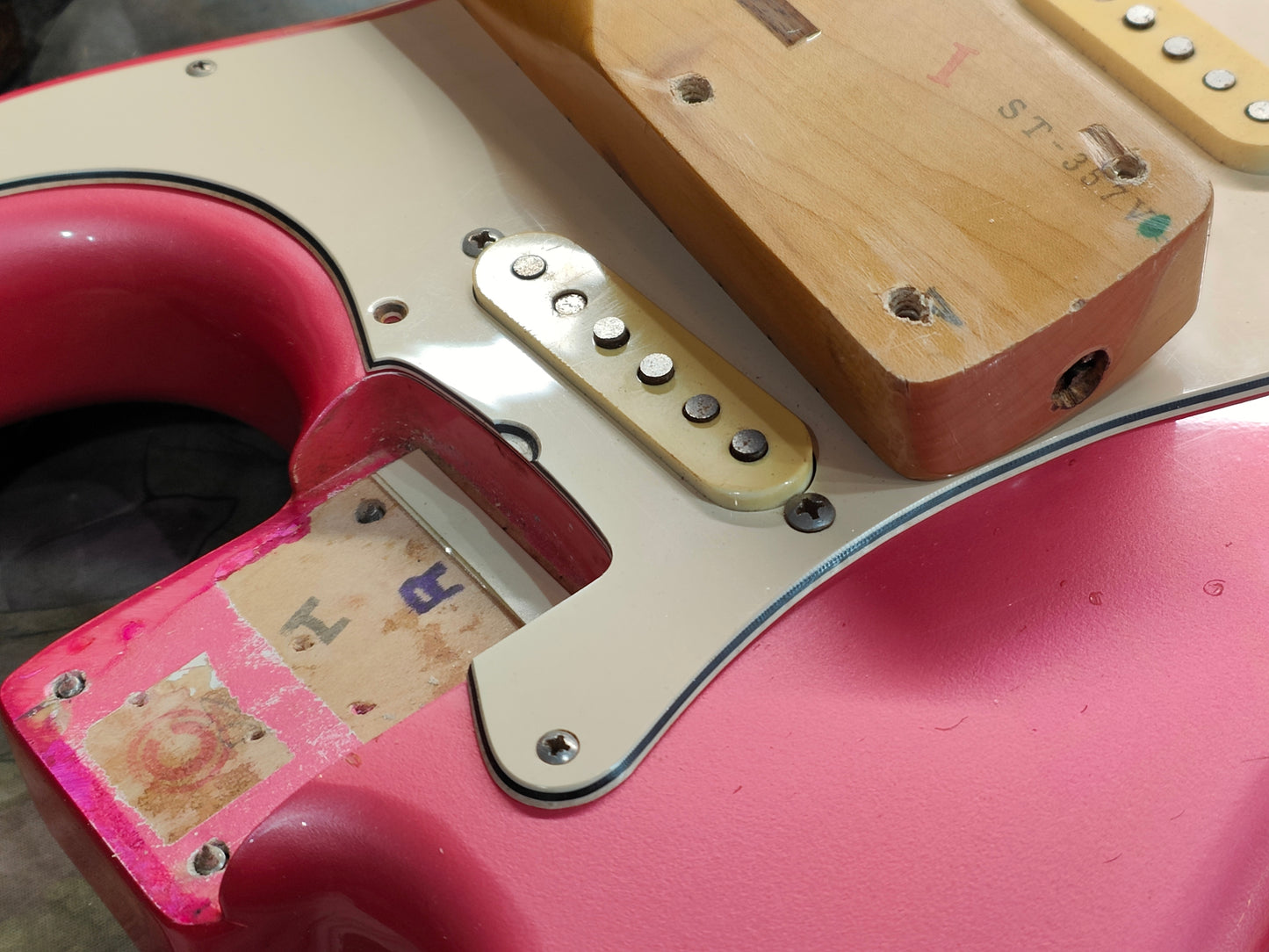 1991 Fender Japan Vintage Stratocaster w/US Pickups (Metallic Pink)